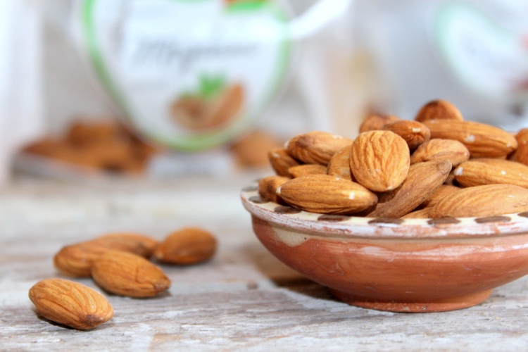 almond-gcee6e5c6a_1920.jpg