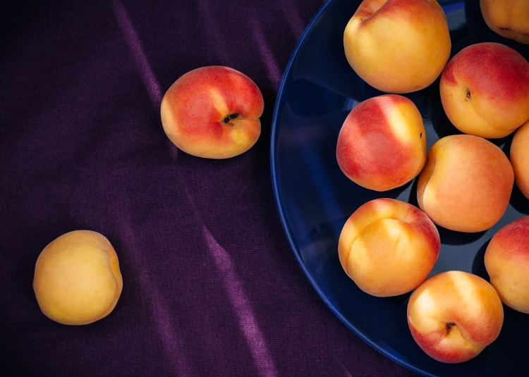 apricots-g837c9cc0d_1920.jpg