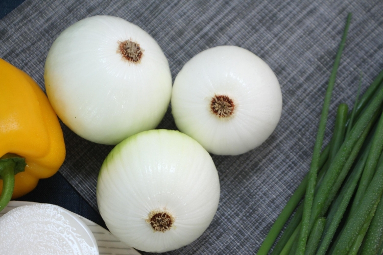 onion-2404593_1920.jpg