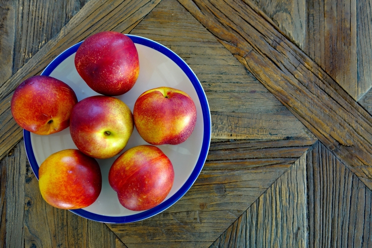 nectarine-3398249_1920.jpg