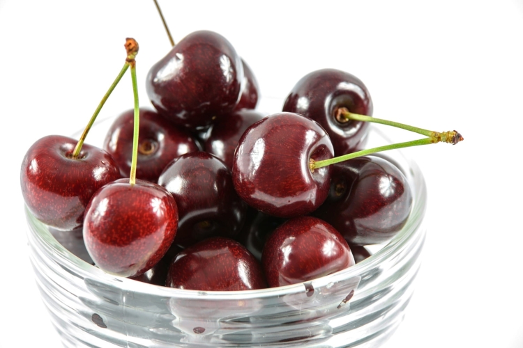 mouth-watering-cherries-1499444_1920.jpg